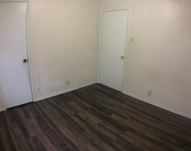 2814 Ridgecrest Drive - Photo Thumbnail 13