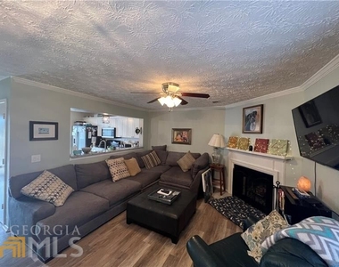 2104 Queen Anne Ct - Photo Thumbnail 6