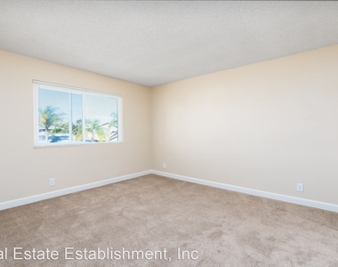 2650 E. Park Lane - Photo Thumbnail 4