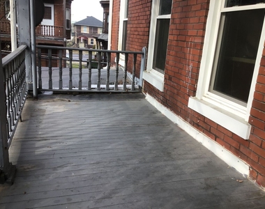 215 Woodbine St - Photo Thumbnail 4