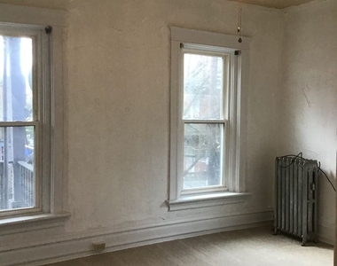 215 Woodbine St - Photo Thumbnail 2