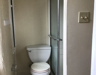 215 Woodbine St - Photo Thumbnail 3