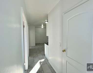 921 Grand Street - Photo Thumbnail 8