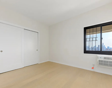West 85 St  - Photo Thumbnail 3