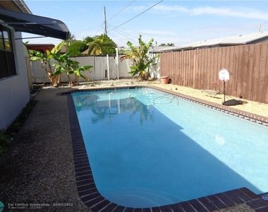 9571 Sunset Strip - Photo Thumbnail 15