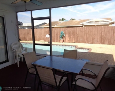 9571 Sunset Strip - Photo Thumbnail 14