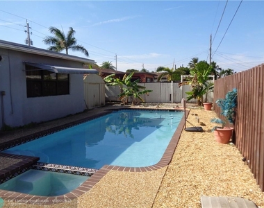 9571 Sunset Strip - Photo Thumbnail 17