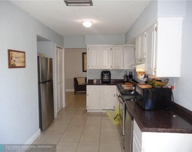 9571 Sunset Strip - Photo Thumbnail 8