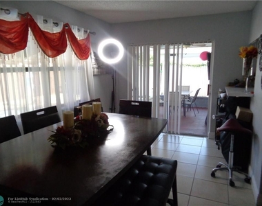 9571 Sunset Strip - Photo Thumbnail 6