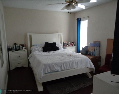 9571 Sunset Strip - Photo Thumbnail 10