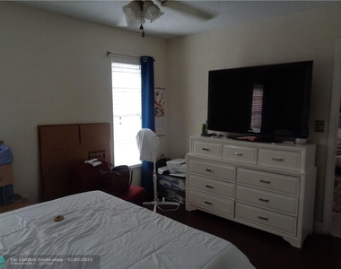 9571 Sunset Strip - Photo Thumbnail 11