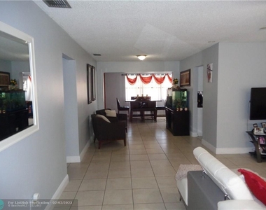 9571 Sunset Strip - Photo Thumbnail 3