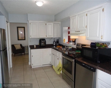9571 Sunset Strip - Photo Thumbnail 9