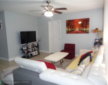 9571 Sunset Strip - Photo Thumbnail 2
