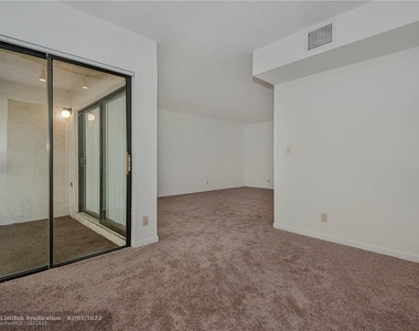 10681 Royal Palm Blvd - Photo Thumbnail 5