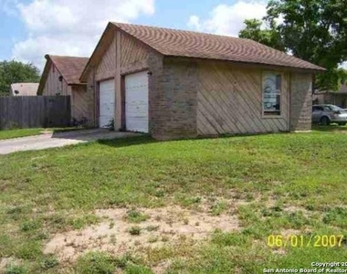 8902 Meadow Trace St - Photo Thumbnail 14