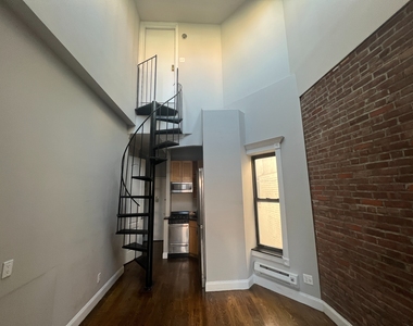 209 East 25th Street - Photo Thumbnail 7