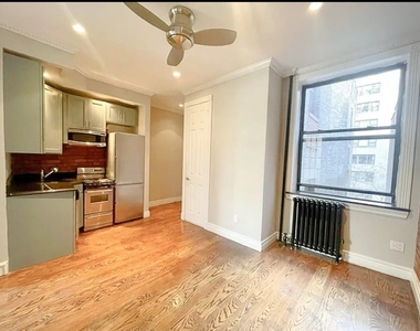 326 East 35th Street - Photo Thumbnail 3