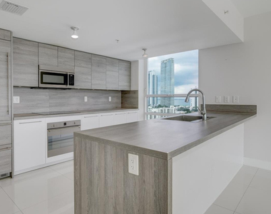 400 Sunny Isles Blvd - Photo Thumbnail 3