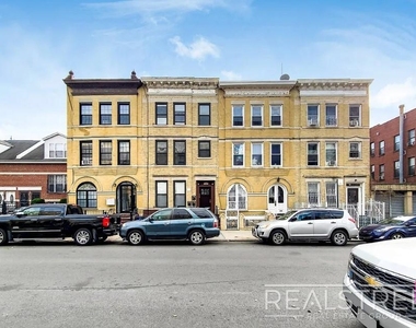 272 Sumpter Street - Photo Thumbnail 8