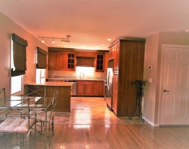 725 Stuyvesant Ave - Photo Thumbnail 2