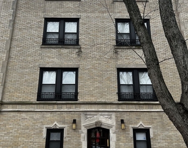 7078 N Wolcott Avenue - Photo Thumbnail 0