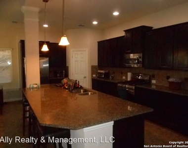 1814 Lindal Pointe - Photo Thumbnail 4