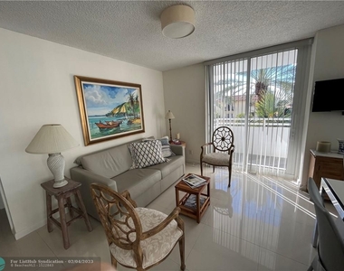 8911 Collins Ave - Photo Thumbnail 3