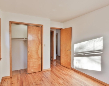 113 Bleeker St - Photo Thumbnail 9