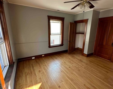 348 Rollstone St Apt 3 - Photo Thumbnail 5