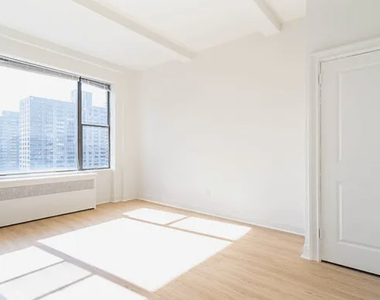 West 70  - Photo Thumbnail 2
