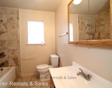 1015 Ronstan Dr - Photo Thumbnail 20