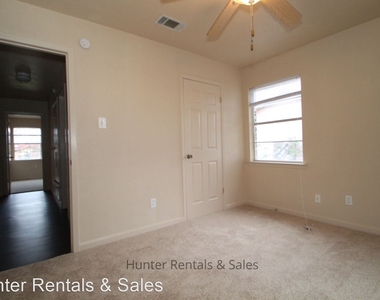 1015 Ronstan Dr - Photo Thumbnail 12