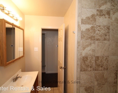 1015 Ronstan Dr - Photo Thumbnail 19