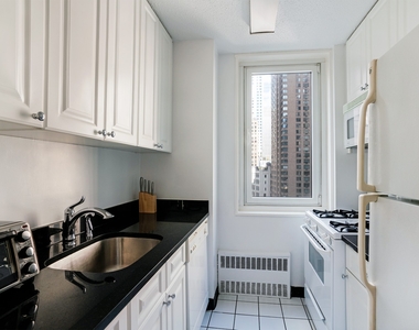 230 West West 55th Street - Photo Thumbnail 5