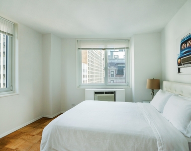230 West West 55th Street - Photo Thumbnail 3