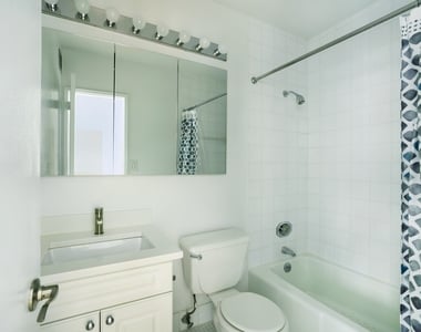 230 West West 55th Street - Photo Thumbnail 13