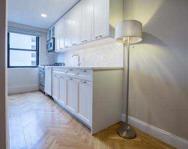 305 East 86th Street - Photo Thumbnail 8