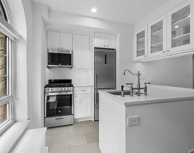 West 85 St  - Photo Thumbnail 2