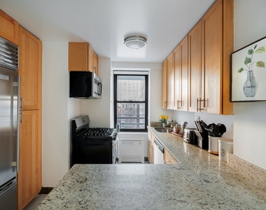 784 Columbus Avenue - Photo Thumbnail 14