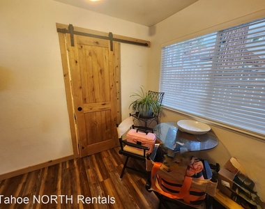 8855 Brook Avenue - Photo Thumbnail 12