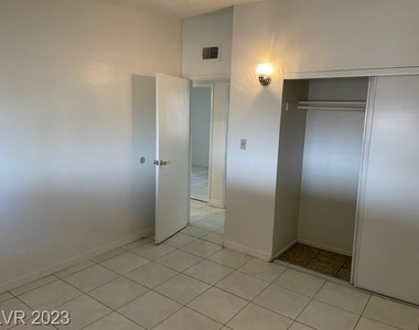 4377 Parkdale Avenue - Photo Thumbnail 10