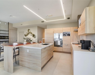 16385 Biscayne Blvd - Photo Thumbnail 6