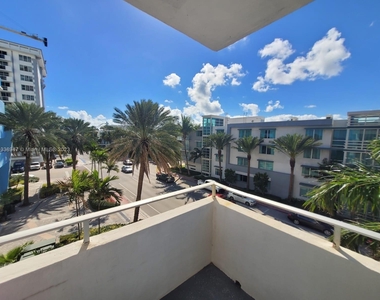 9225 Collins Ave - Photo Thumbnail 8