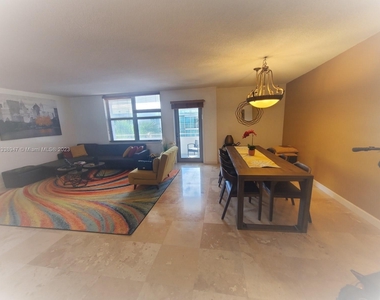 9225 Collins Ave - Photo Thumbnail 6