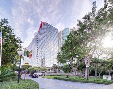 2025 Brickell Ave - Photo Thumbnail 17