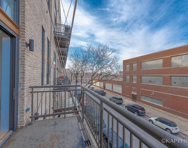 2545 S Dearborn Street - Photo Thumbnail 21