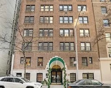 East 75th Street - Photo Thumbnail 3