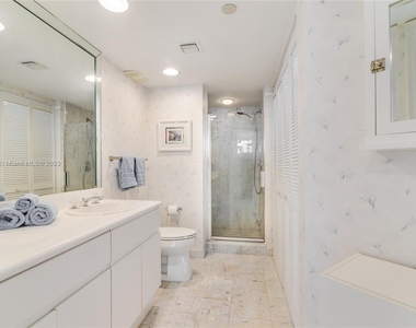 16445 Collins Ave - Photo Thumbnail 9