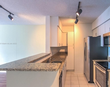 1111 Brickell Bay Dr - Photo Thumbnail 8